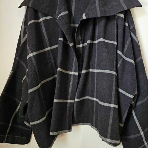 EUC ANNIKKI KARVINEN WOOL OVERSIZED TILE PATTERN LAPEL PONCHO ONE SIZE - Picture 10 of 16